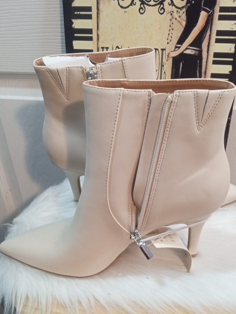 A NEW DAY CREME CHAR BOOTIES - Picture 6 of 13